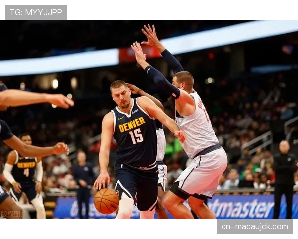 掘金控制失误保护后场篮板，半场攻防节奏应对雷霆快攻