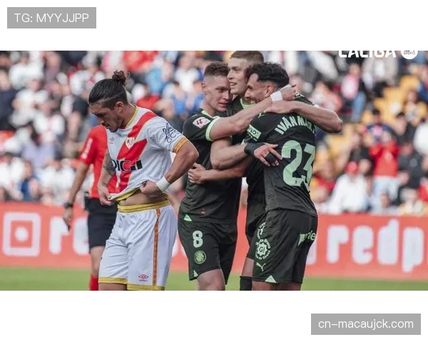 皇马防线前压过深 赫罗纳长传打身后制造埃切维里单刀机会